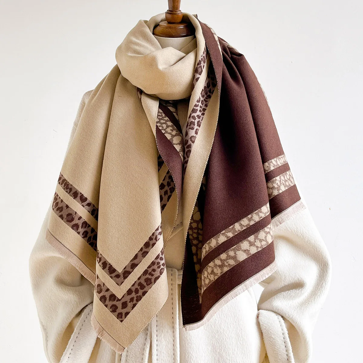 Woven Scarf Blanket - Châle d’hiver réversible, chaud et grand,
