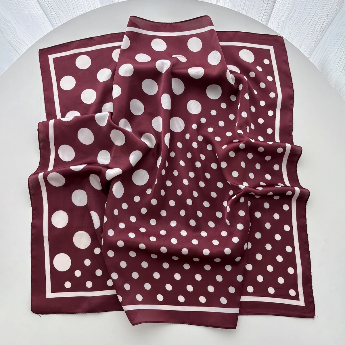 Foulard carré élégant en satin - Scarf Silk Square avis et prix