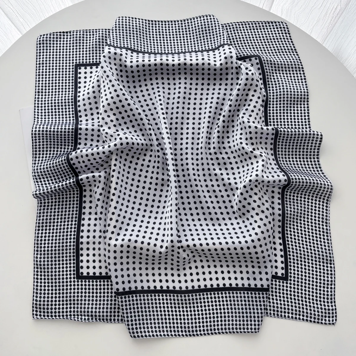 Foulard carré élégant en satin - Scarf Silk Square avis et prix