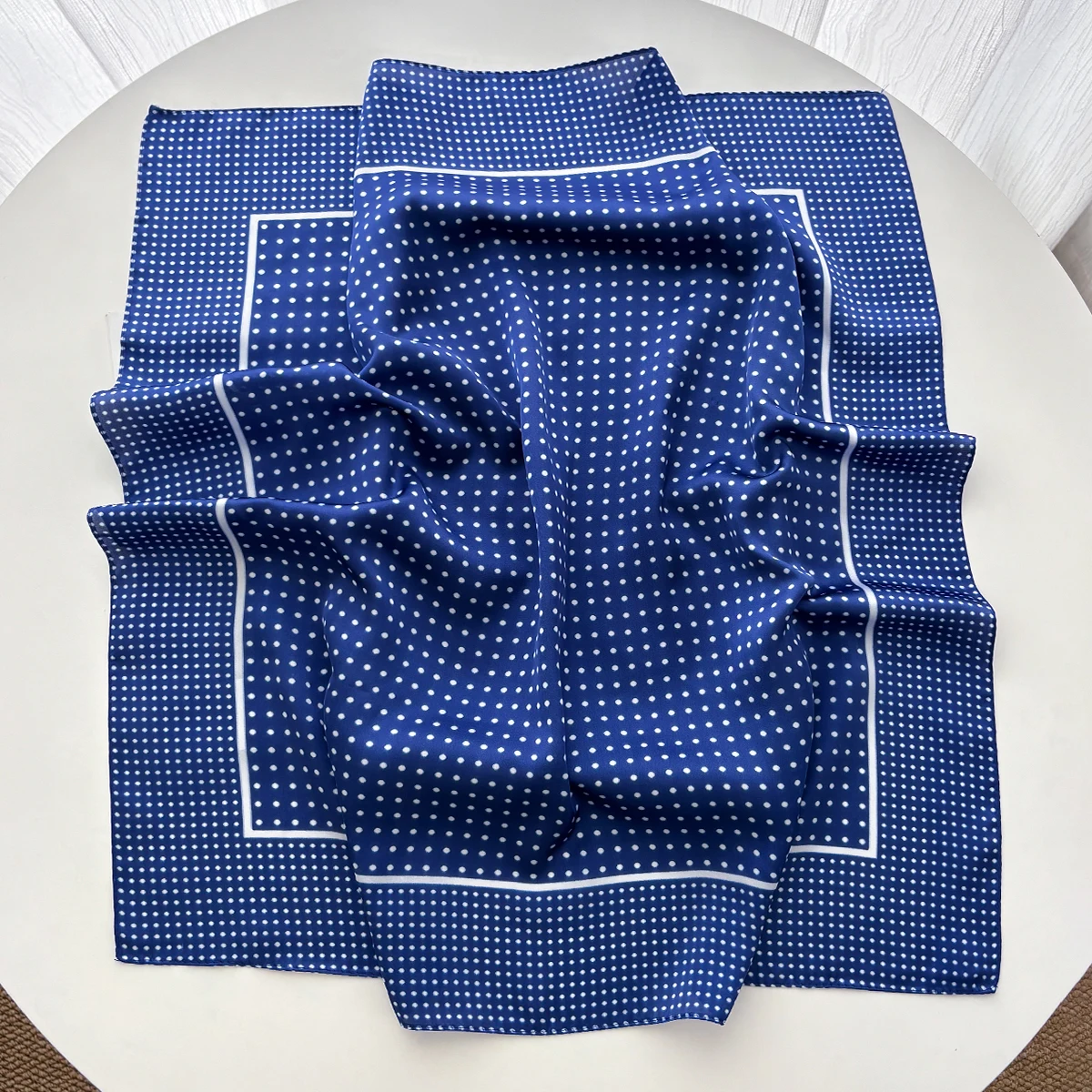 Foulard carré élégant en satin - Scarf Silk Square avis et prix