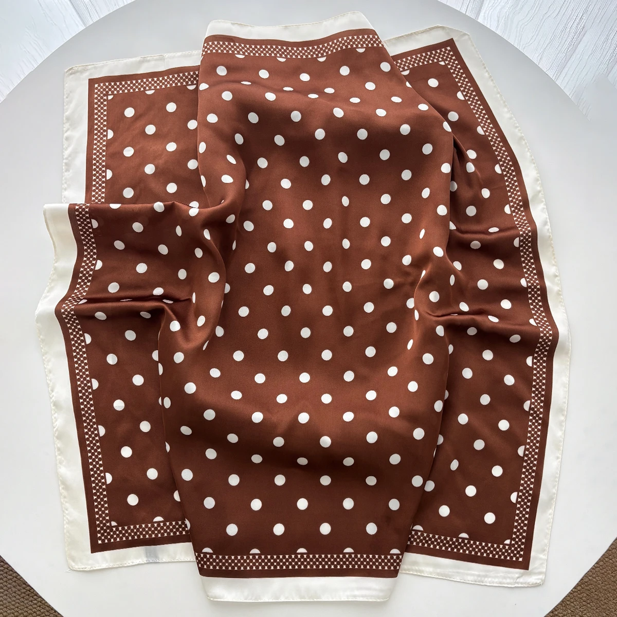 Foulard carré élégant en satin - Scarf Silk Square avis et prix