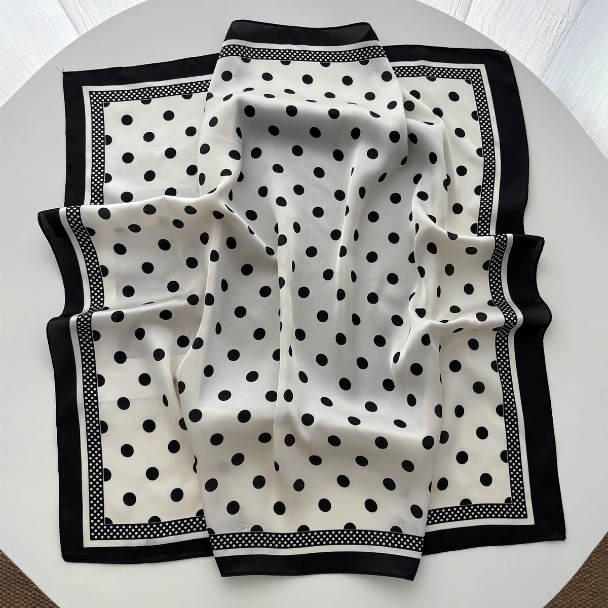 Foulard carré élégant en satin - Scarf Silk Square avis et prix